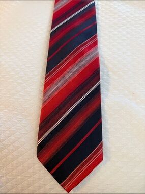 Tie Rack London 100% silk tie. Italian wolven in classic red and navy stripes